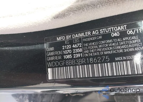 2011 Mercedes-Benz C 300 Sport 4Matic z USA, uszkodzony, nr VIN WDDGF8BB3BR186275